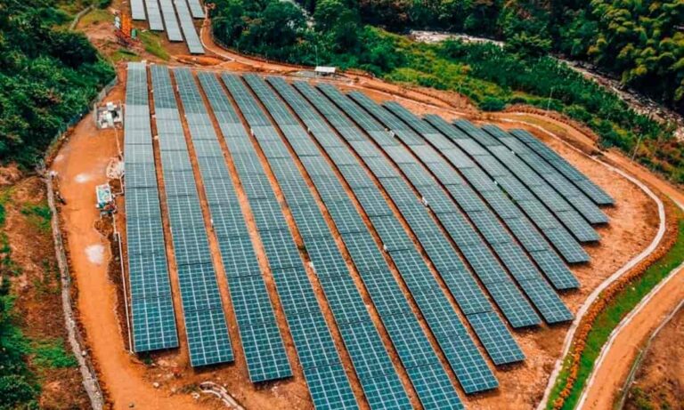 Inauguran en Colombia primera granja solar del Eje Cafetero