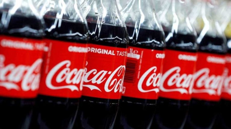 Coca-Cola anuncia reducción del 21% de agua por cada bebida producida