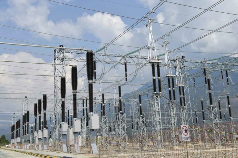 Colombia y Panamá firman acuerdo histórico para regular su interconexión eléctrica