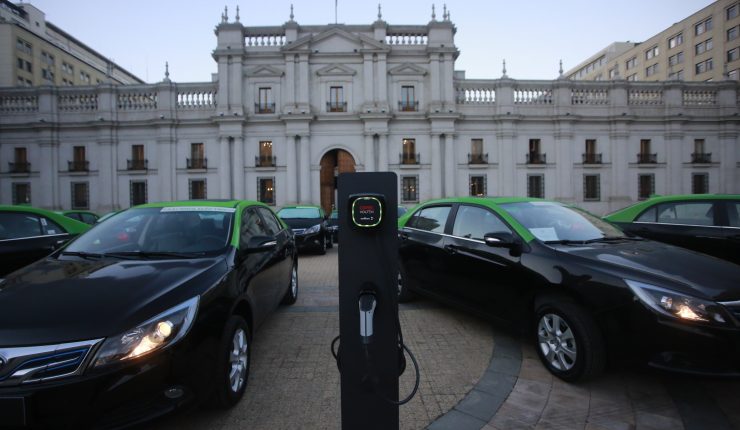 Chile presentó los primeros taxis 100% eléctricos que circularán por la capital