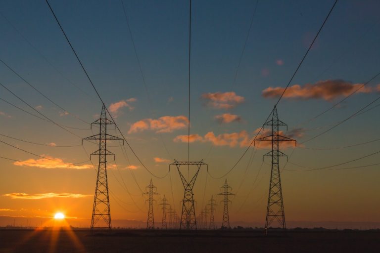 Climate Action 100+ lanza una estrategia cero neto para empresas eléctricas