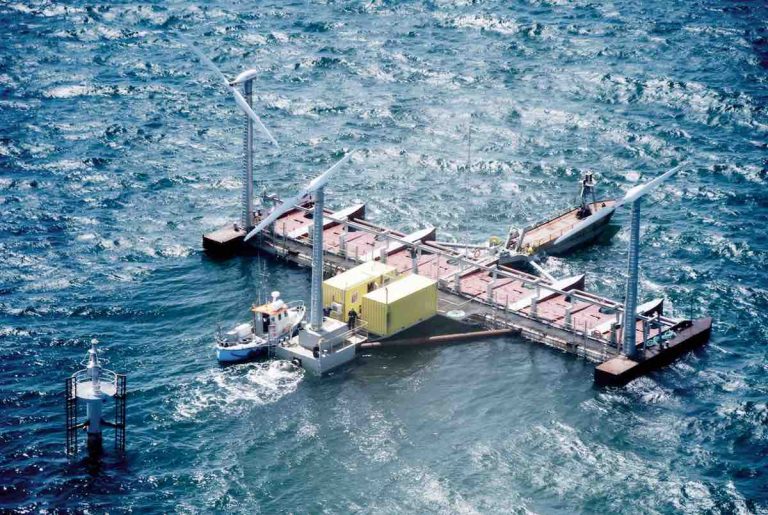 La primera plataforma flotante híbrida se dirige a las Islas Canarias