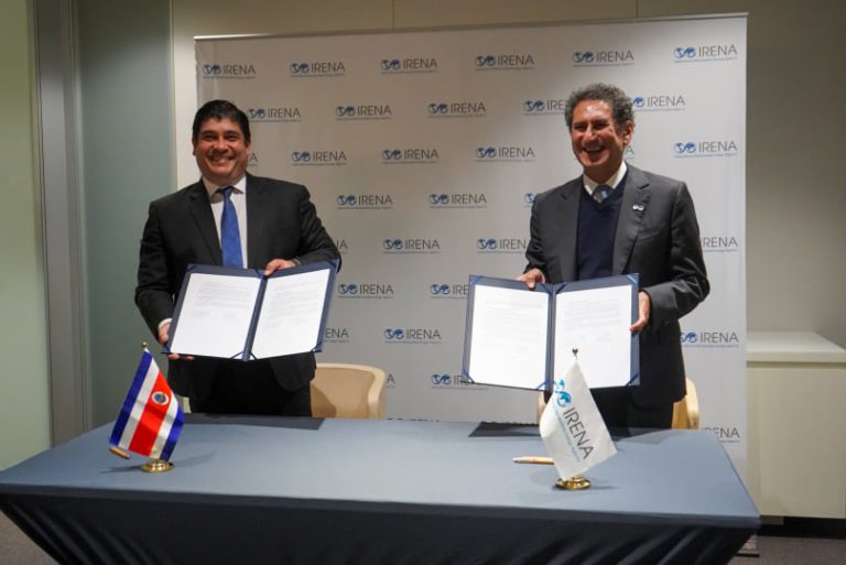 Costa Rica e IRENA firman alianza para impulsar el Plan Nacional de Descarbonización