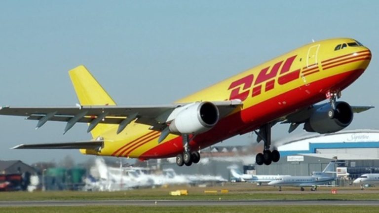 DHL compra 33 millones de litros de combustible de aviación sostenible a Air France