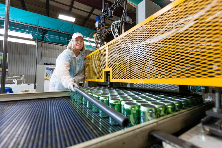 Crown aumenta las perspectivas de reciclaje global de latas de bebidas