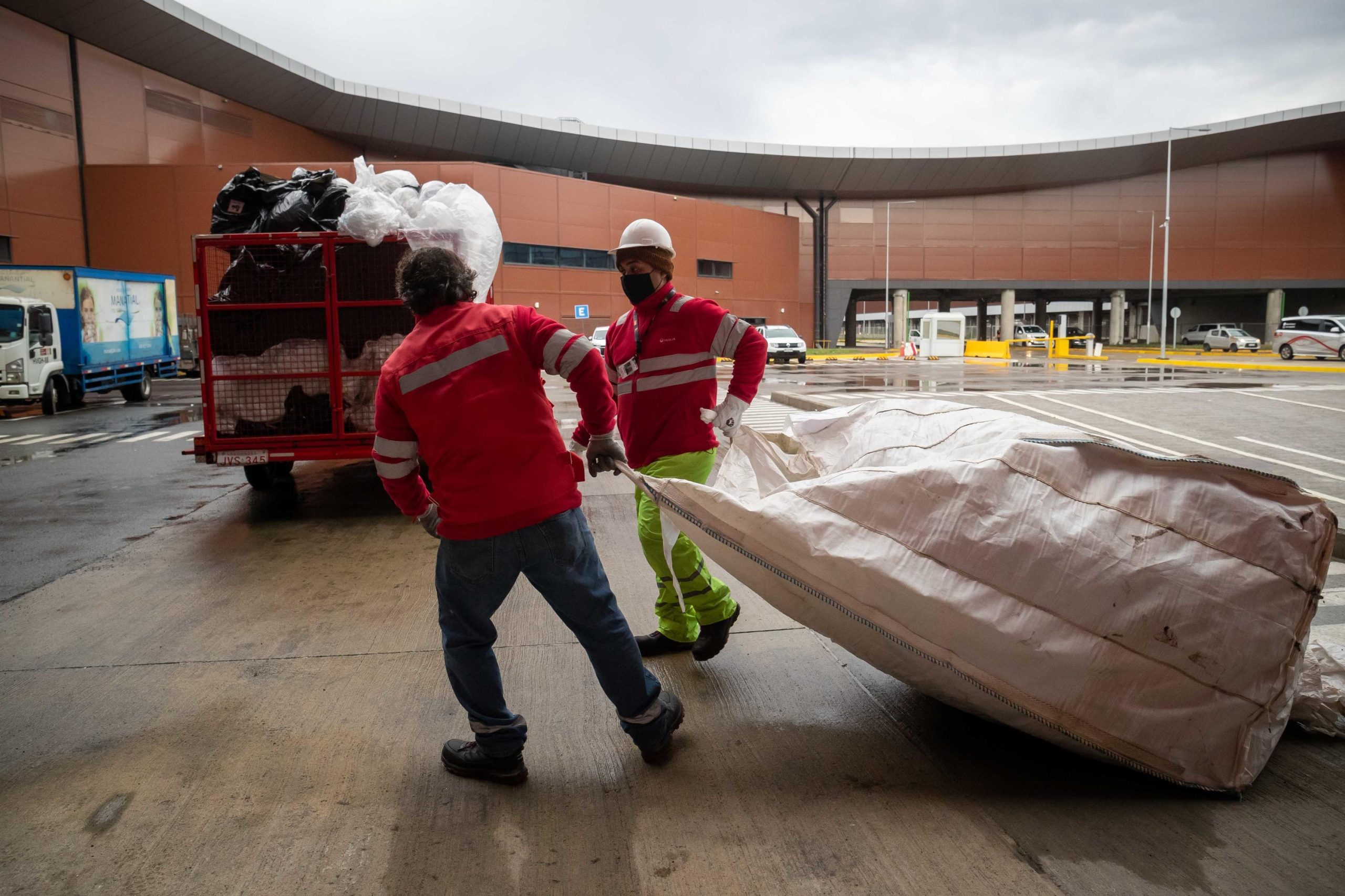 Aeropuerto de Santiago ha reciclado más de 21.000 kilos de…