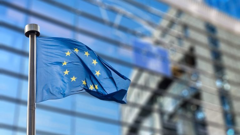 La Unión Europea exigirá auditoría y divulgación de informes de sostenibilidad a grandes empresas no europeas