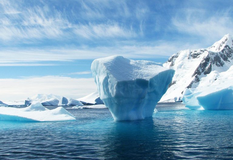 Sonido del hielo glacial rompiéndose es utilizado para analizar el cambio climático