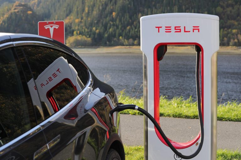 Vehículos eléctricos recorren mayor cantidad de kilómetros que autos propulsados por combustibles fósiles en Noruega