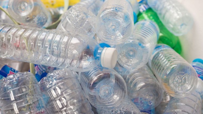 Ministerio de Ambiente de Chile lidera plan para recuperar 6 mil toneladas de plástico PET para 2023