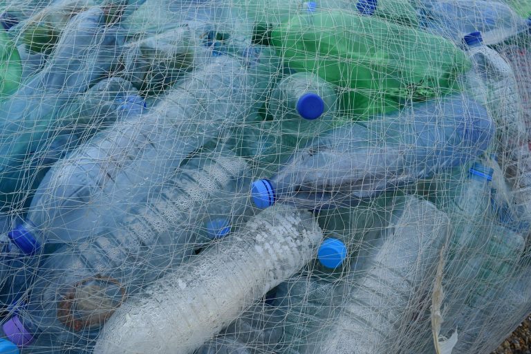 California adopta ley para la reducción de plástico