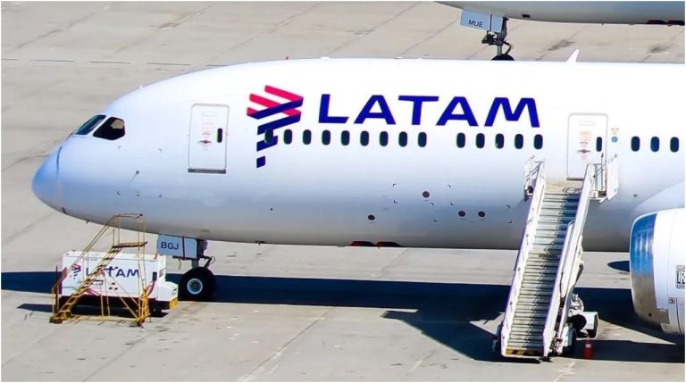 LATAM Airlines elimina el 75% de plásticos de un solo uso en cabina