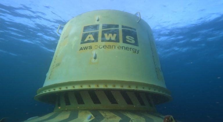 Conoce el “Archimedes Waveswing”: Un dispositivo de energía de olas que sobrepasa las pruebas