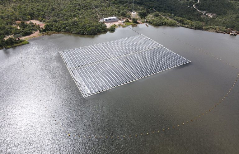 Entra en funcionamiento la mayor planta solar flotante de Brasil