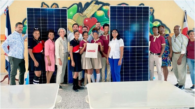 Instalan sistema fotovoltaico en escuela de República Dominicana para mejorar la calidad y sostenibilidad del centro