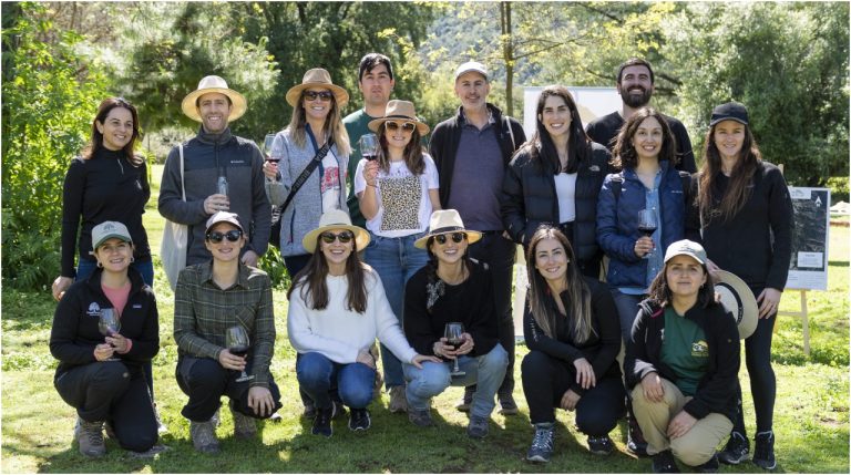 Viña Tarapacá pacta con Fundación Tierra Austral para conservar 1.000 hectáreas en Chile