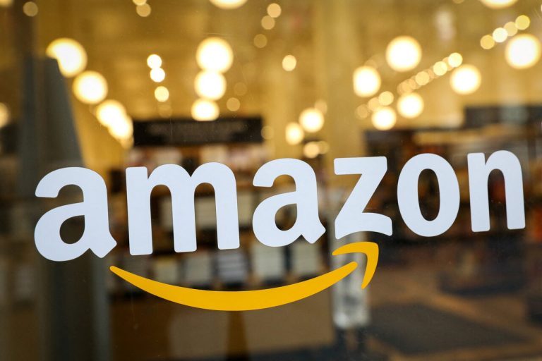 Amazon reduce emisiones de envíos con aumento del 50% del transporte ferroviario y marítimo